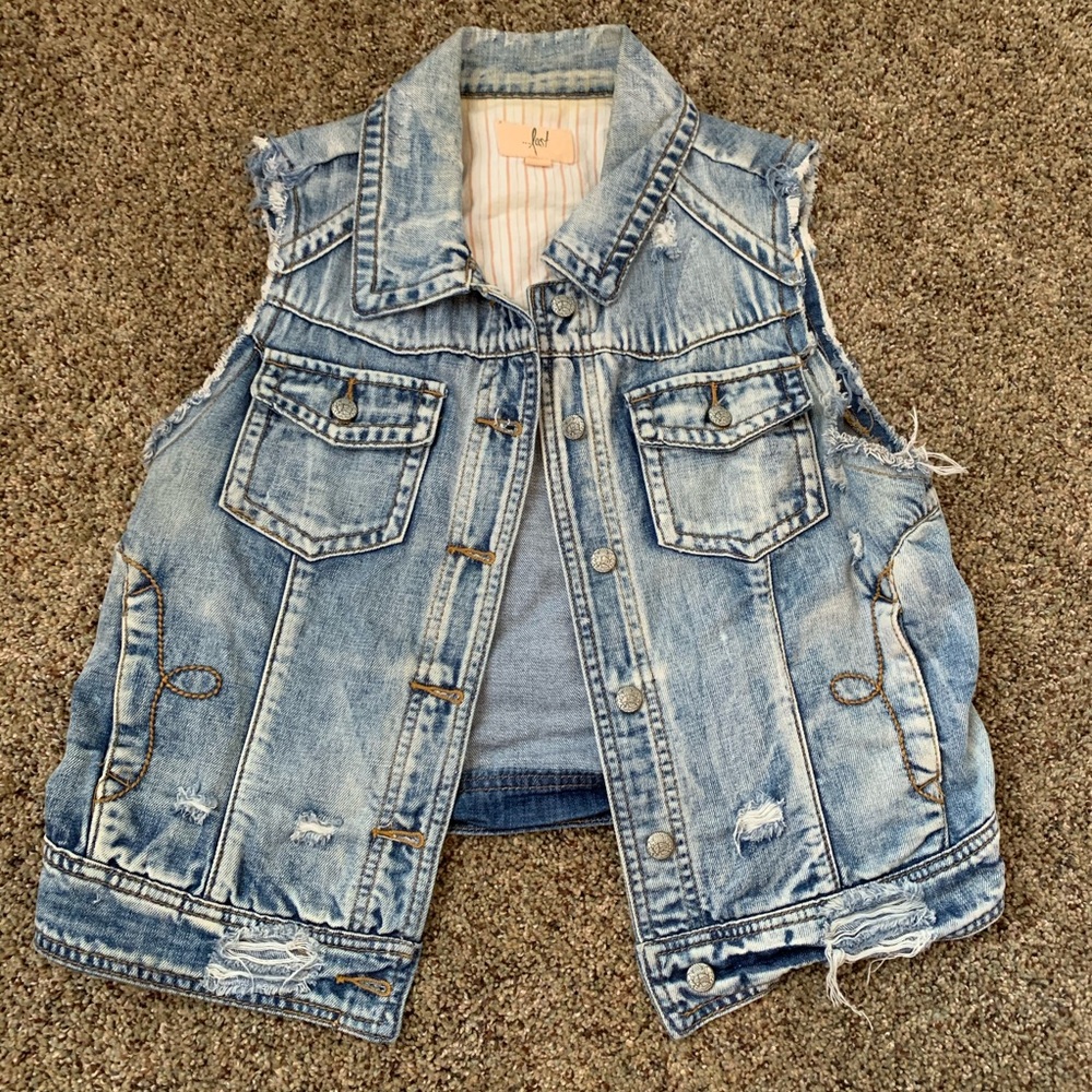 SOLD 🛍